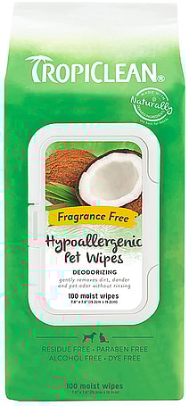 Pet Wipes using for itchy paw