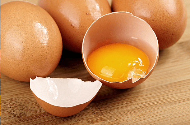 Can dogs eat raw eggs?