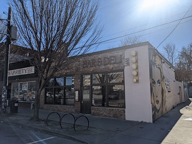Noni’s Deli, Dog-Friendly Restaurants in Atlanta