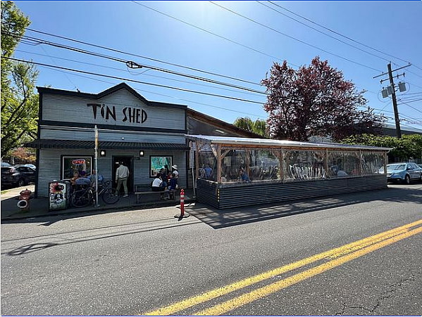 Tin Shed Garden Cafe - dog friendly restaurant in Portland