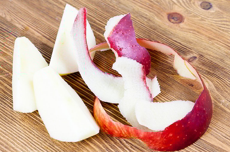 Can dogs eat apples?