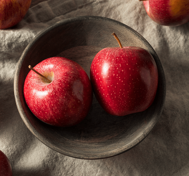 Can dogs eat apples?