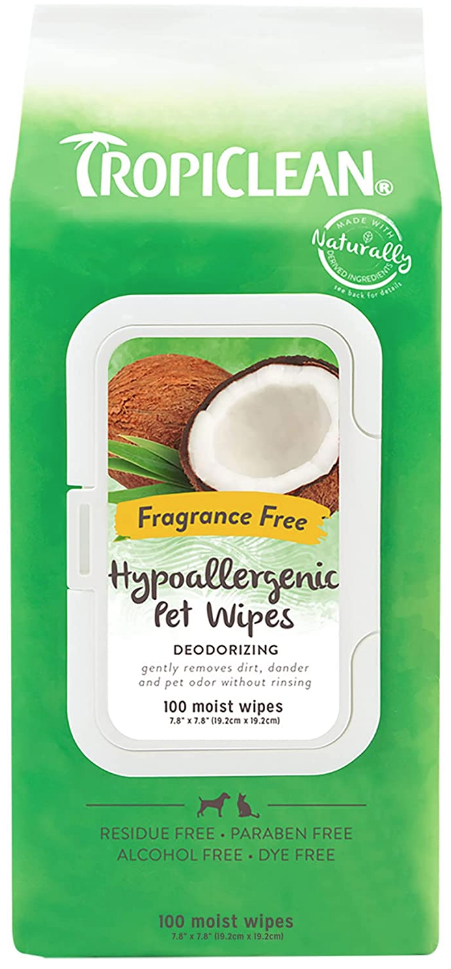 Pet Wipes using for itchy paw